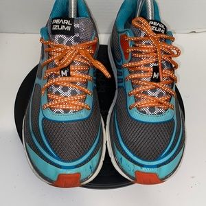 Women Pearl Izumi  size 9.5 color: Charcoal gray, orange, and  turquoise.